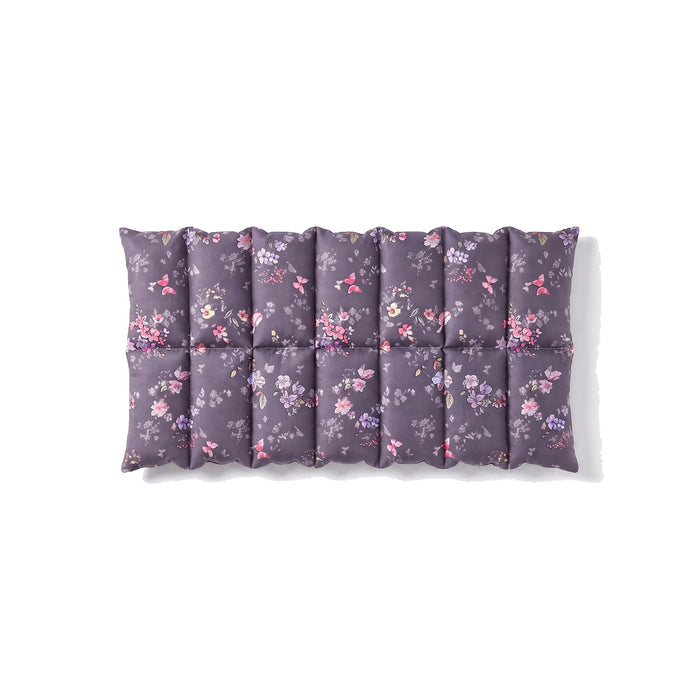 Großes Roggenkissen Lila mit Blümchen und Schmetterlingen – Produktfoto