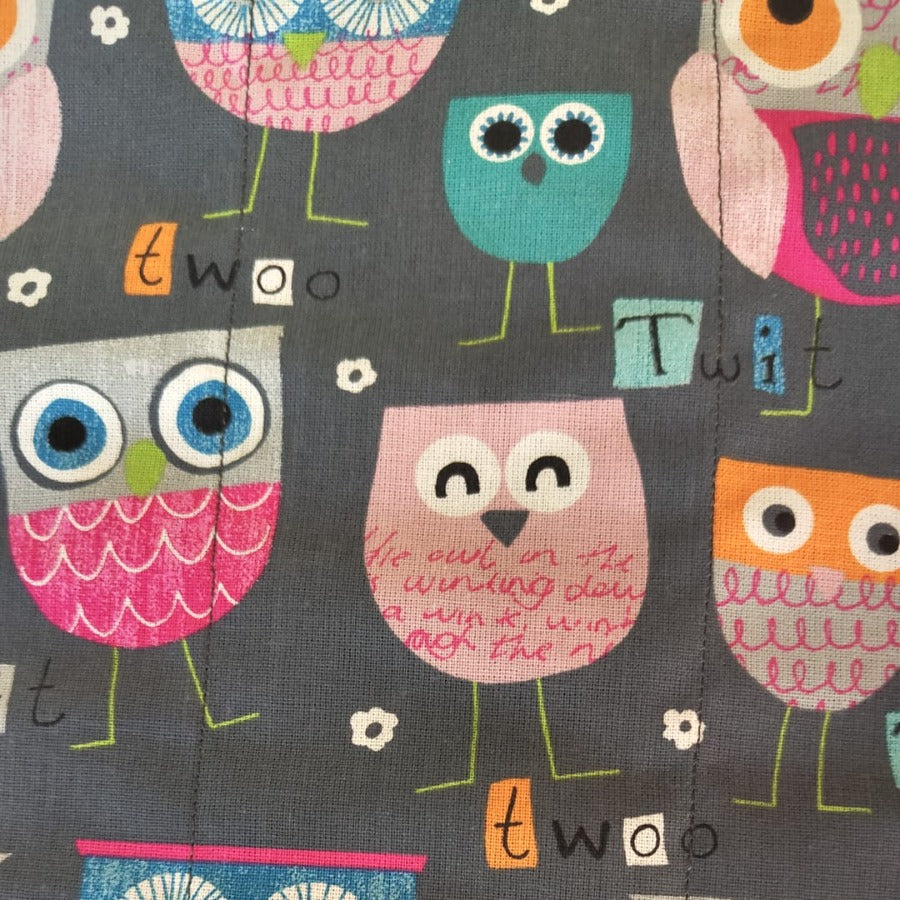 Schulter-Nackenkissen Bunte Eulen – Stoffdetail